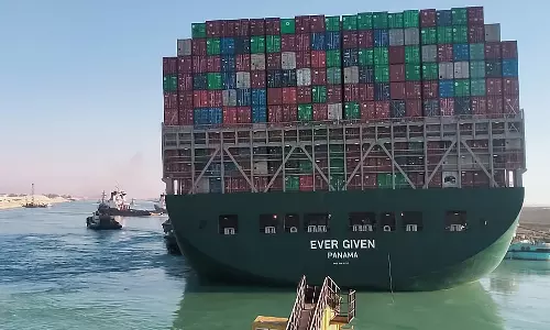 ഭീമന്‍ ചരക്കുകപ്പല്‍ നീക്കി; സൂയസ് കനാലില്‍ ഗതാഗതം പുനരാരംഭിച്ചു 