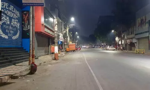 കോവിഡ് വ്യാപനം രൂക്ഷം; പൂനെയില് പന്ത്രണ്ട് മണിക്കൂര് കര്ഫ്യൂ പ്രഖ്യാപിച്ചു കോവിഡ് വ്യാപനം രൂക്ഷം; പൂനെയില് പന്ത്രണ്ട് മണിക്കൂര് കര്ഫ്യൂ പ്രഖ്യാപിച്ചു