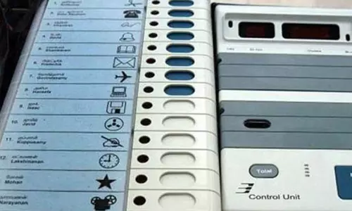 വോട്ടിംഗ് മെഷീനില്‍ തകരാര്‍; പലയിടത്തും വോട്ടിംഗ് തടസപ്പെട്ടു