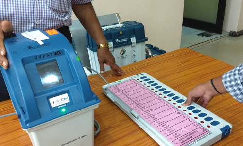 ബൈക്കില്‍ കണ്ടെത്തിയ വോട്ടിങ് യന്ത്രത്തില്‍ 15 വോട്ട്; വോട്ടിങ് യന്ത്രം കടത്തിയ ആള്‍ക്കെതിരെ നടപടിയില്ല