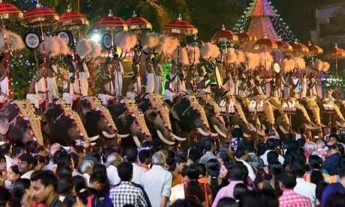 തൃശൂർ പൂരം നിയന്ത്രണങ്ങളോടെ നടത്താൻ ആലോചന; 10 വയസ്സിൽ താഴെ പ്രായമുള്ള കുട്ടികൾക്കും പ്രായമായവർക്കും പ്രവേശനമുണ്ടാകില്ല