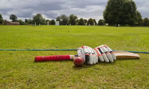 49 റണ്സ് എടുത്ത് നില്ക്കെ പുറത്തായി; ക്യാച്ചെടുത്ത ഫീര്ഡറെ ബാറ്റുകൊണ്ട് തലക്കടിച്ച് ബാറ്റ്സ്മാന് 49 റണ്സ് എടുത്ത് നില്ക്കെ പുറത്തായി; ക്യാച്ചെടുത്ത ഫീര്ഡറെ ബാറ്റുകൊണ്ട് തലക്കടിച്ച് ബാറ്റ്സ്മാന്