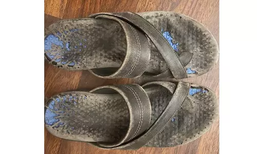 തേഞ്ഞു തീരാറായ ഈ ചെരുപ്പുകളാണ് എന്‍റെ പോരാട്ടത്തിന്‍റെ അടയാളം