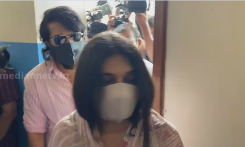 വോട്ട് ചെയ്യാനെത്തിയ മമ്മൂട്ടിയെ കണ്ട് തടിച്ചുകൂടി ആരാധകര്‍; ചൂടായി ബി.ജെ.പി സ്ഥാനാര്‍ത്ഥിയുടെ ഭാര്യ