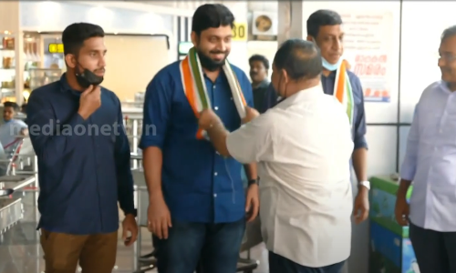 തെരഞ്ഞെടുപ്പാവേശത്തില്‍ പ്രവാസികളും; ആയിരത്തിലധികം പേര്‍ കരിപ്പൂരിലെത്തി