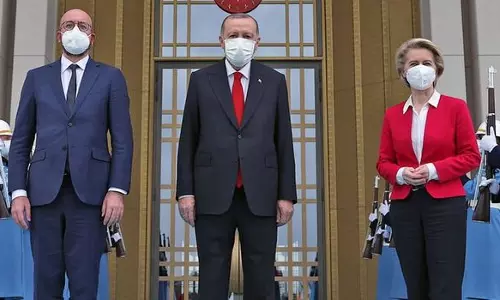 പെണ്ണായി പോയില്ലേ; തുര്‍ക്കി സന്ദര്‍ശനത്തിനിടെ ഇ.യു അധ്യക്ഷ ലിംഗ വിവേചനം നേരിട്ടെന്ന് റിപ്പോര്‍ട്ട്