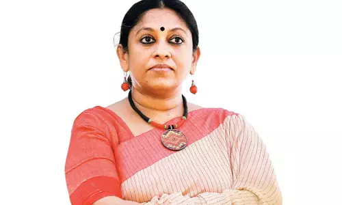 എല്‍ഡിഎഫ് അധികാരത്തില്‍ വന്നാല്‍ മാധ്യമങ്ങള്‍ വളഞ്ഞിട്ട് ആക്രമിക്കും, ജനാധിപത്യം നിലനില്‍ക്കും; കെ.ആര്‍ മീര