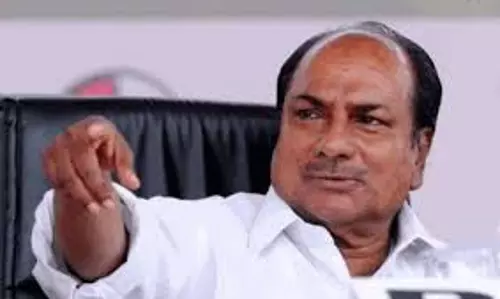 പവിത്രമായ സന്നിധാനം അശുദ്ധമാക്കിയതിന് പിണറായി അയ്യപ്പനോട് മാപ്പ് പറയണമെന്ന് ആന്റണി പവിത്രമായ സന്നിധാനം അശുദ്ധമാക്കിയതിന് പിണറായി അയ്യപ്പനോട് മാപ്പ് പറയണമെന്ന് ആന്റണി