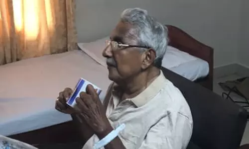 മറ്റൊരാൾക്കും കോവിഡ് വരുന്നതു പോലെയല്ല അദ്ദേഹത്തിന് വരുന്നത് ഉമ്മൻ ചാണ്ടിയുടെ ക്വാറന്റൈൻ  വാസത്തെ കുറിച്ച് ഹൃദ്യമായ കുറിപ്പ്