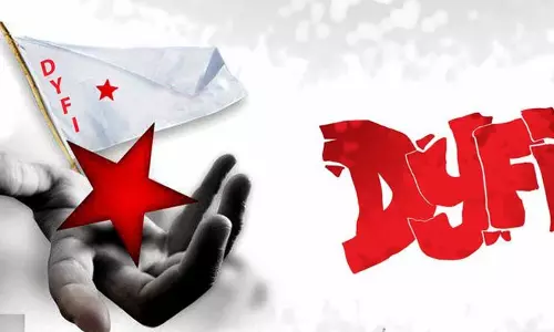 വീട് ആക്രമിക്കുന്നതിനിടെ കൈയ്യിലിരുന്ന ബോംബ് പൊട്ടി ഡി.വൈ.എഫ്.ഐ നേതാവിന്‍റെ കൈപ്പത്തി തകര്‍ന്നു