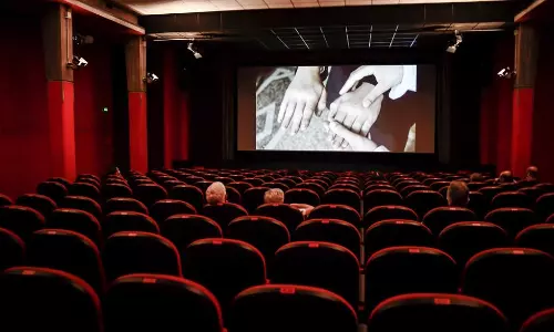 സിനിമാ സെൻസറിങ് അവസാനിപ്പിച്ച് ഇറ്റലി; ഇനി ചലച്ചിത്ര പ്രവര്ത്തകര് തന്നെ സിനിമയെ തരം തിരിക്കും സിനിമാ സെൻസറിങ് അവസാനിപ്പിച്ച് ഇറ്റലി; ഇനി ചലച്ചിത്ര പ്രവര്ത്തകര് തന്നെ സിനിമയെ തരം തിരിക്കും