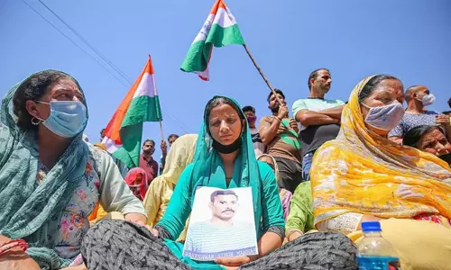 അഭിനന്ദനെ രക്ഷിച്ചത് പോലെ എന്റെ ഭർത്താവിനെയും രക്ഷിക്കൂ മോദിജി: മാവോയിസ്റ്റുകൾ തട്ടിക്കൊണ്ടു പോയ ജവാന്റെ ഭാര്യ