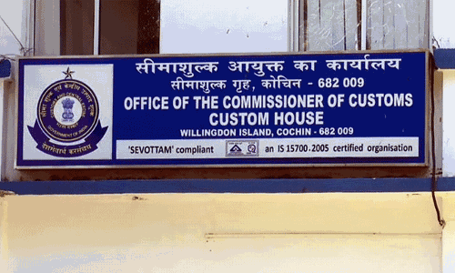 തിരുവനന്തപുരത്തെ ഫ്ലാറ്റിൽ കസ്റ്റംസ് പരിശോധന തിരുവനന്തപുരത്തെ ഫ്ലാറ്റിൽ കസ്റ്റംസ് പരിശോധന