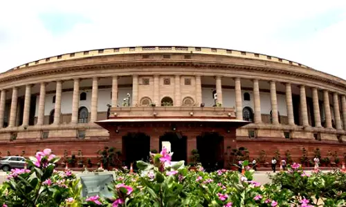 The House should pause and discuss examination malpractice and criminal laws; Congress issued urgent resolution notice,latest newsപരീക്ഷാക്രമക്കേടും ക്രിമിനൽ നിയമങ്ങളും സഭ നിർത്തിവെച്ച് ചർച്ച ചെയ്യണം; അടിയന്തര പ്രമേയ നോട്ടീസ് നൽകി കോൺഗ്രസ്