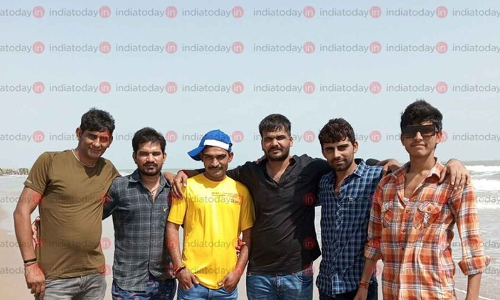 സിദ്ദു മൂസെവാലയുടെ കൊലപാതകത്തിന് പിന്നാലെ ഗുജറാത്ത് ബീച്ചിൽ ഉല്ലസിച്ച് കൊലയാളികൾ; ചിത്രങ്ങൾ പുറത്ത്